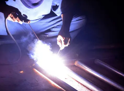 Can metals be welded together with ceramics